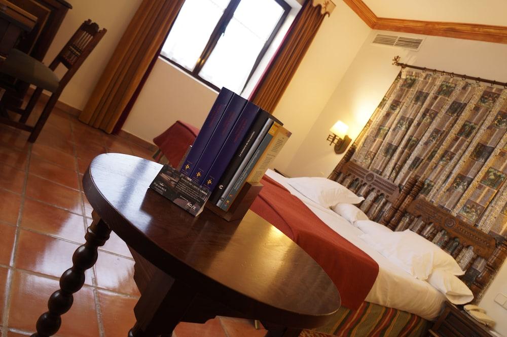 Parador De Ciudad Rodrigo Bagian luar foto
