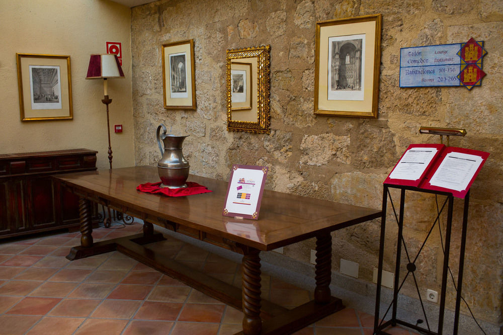 Parador De Ciudad Rodrigo Bagian luar foto
