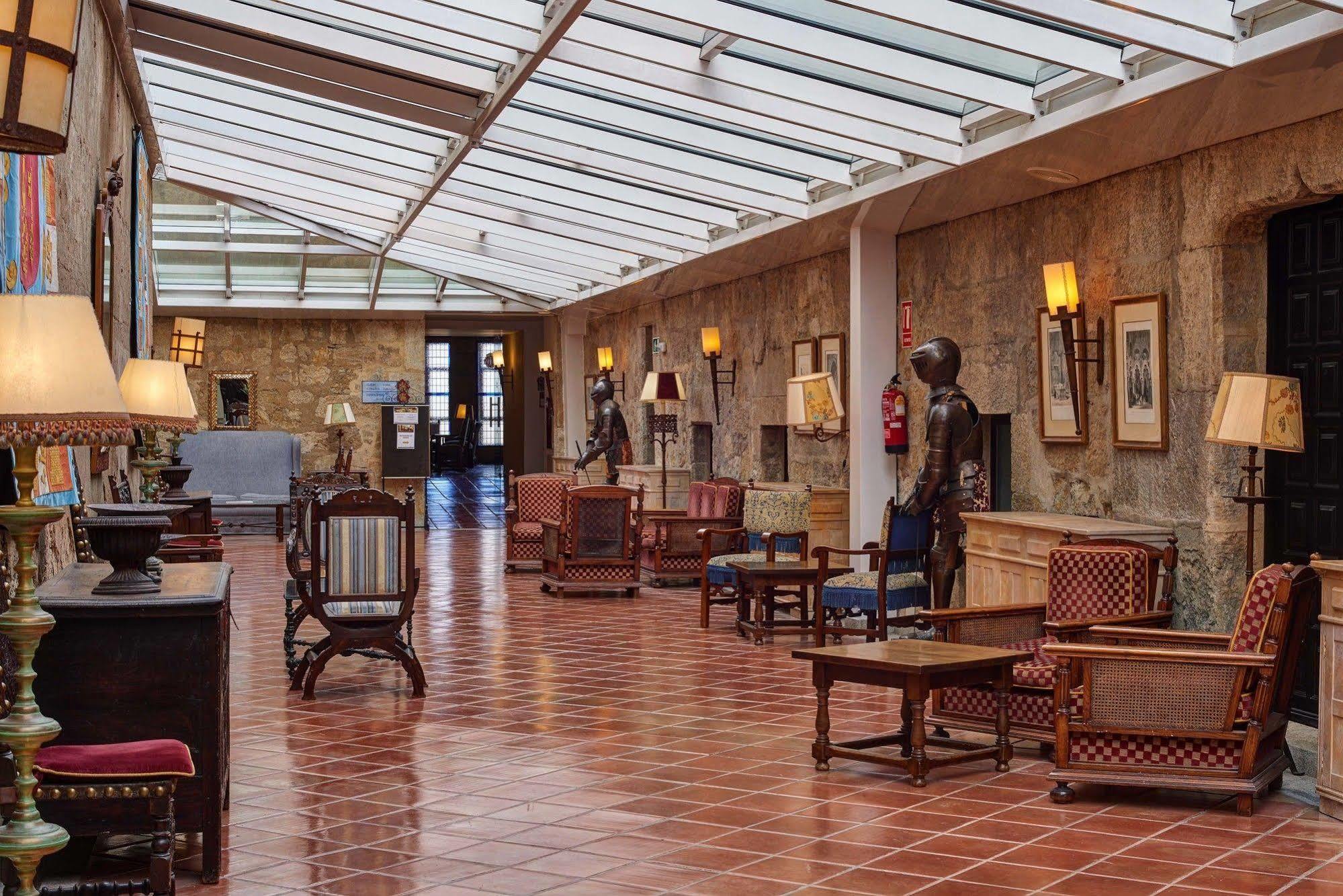 Parador De Ciudad Rodrigo Bagian luar foto