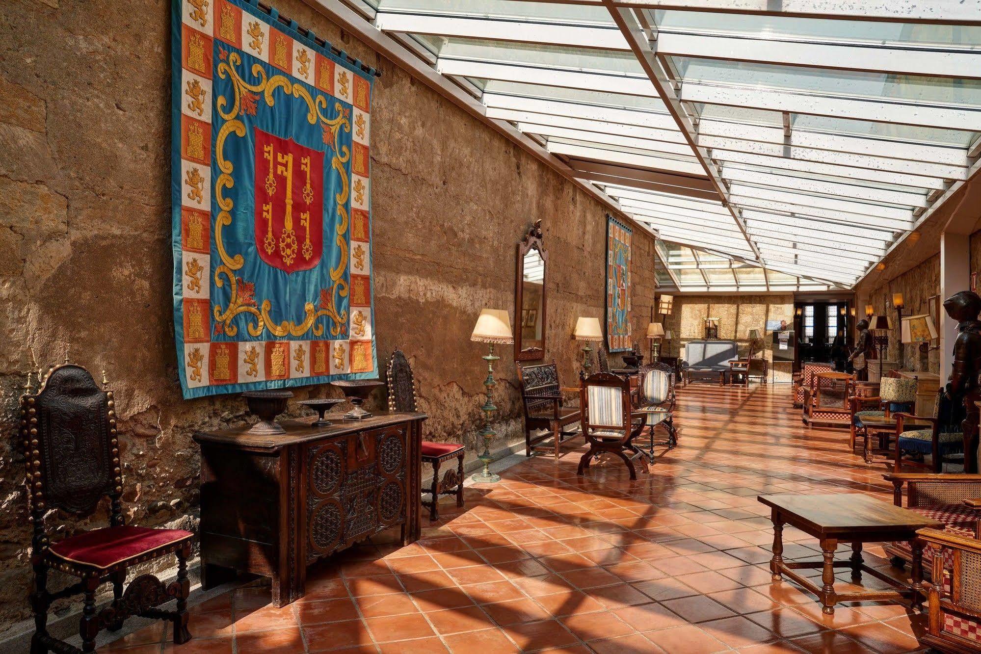 Parador De Ciudad Rodrigo Bagian luar foto