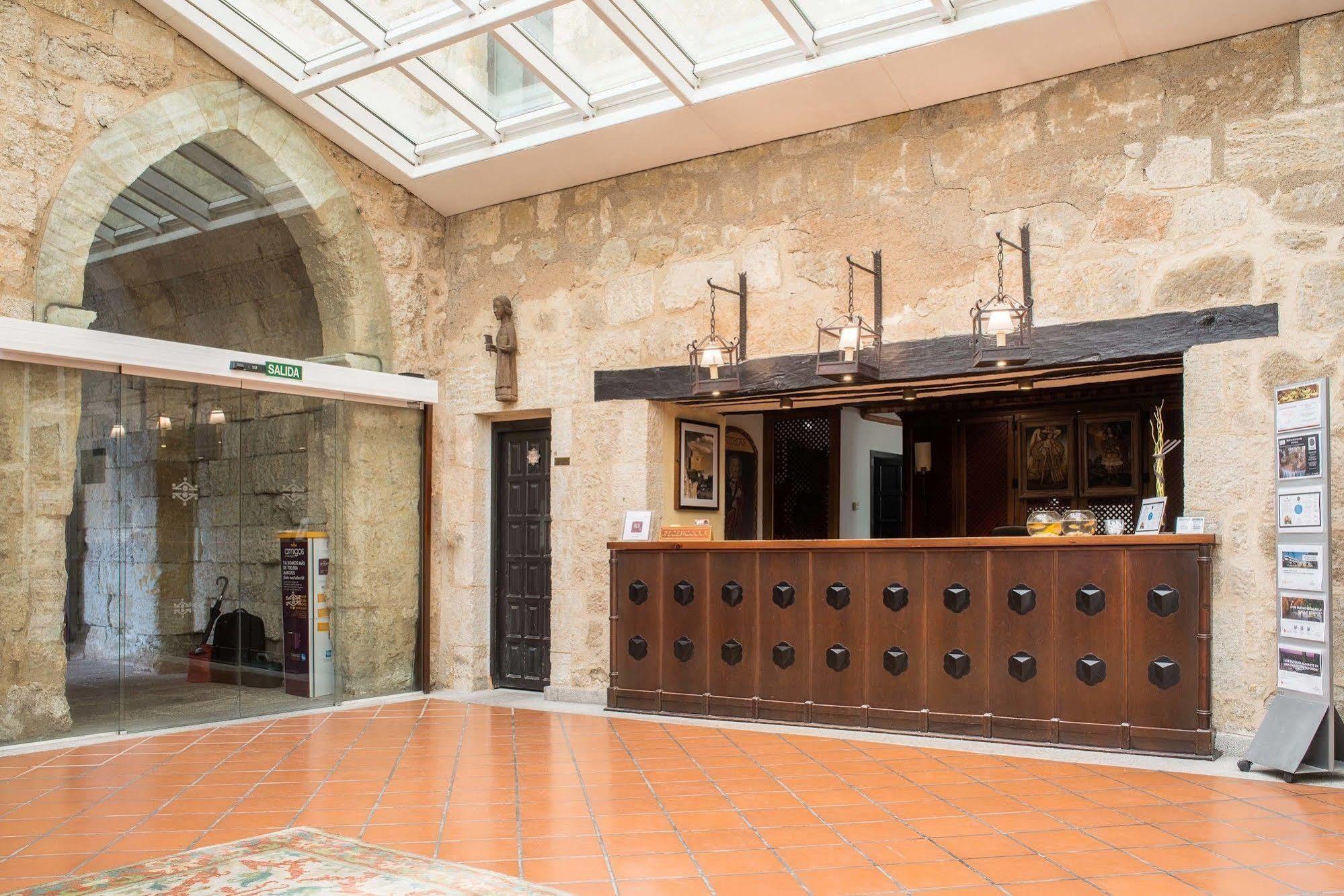 Parador De Ciudad Rodrigo Bagian luar foto